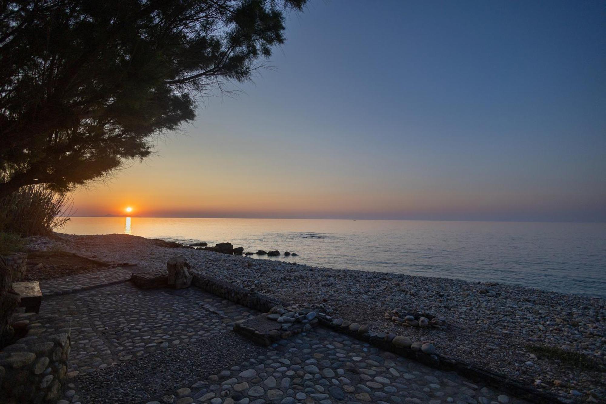 Thalassa Stavromenos *